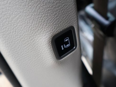 Used 2021 Chrysler Voyager Lxi FWD image 24