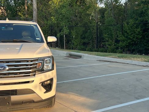 Used 2020 Ford Expedition XLT w/ Equipment Group 202A RWD image 3