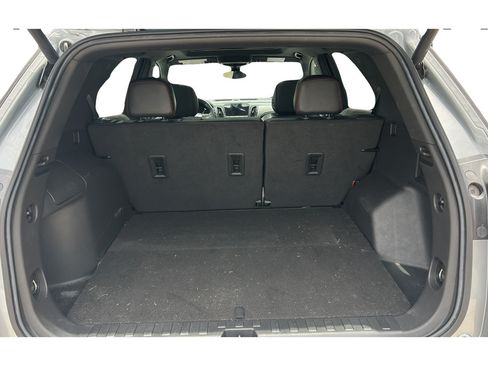 Used 2023 Chevrolet Equinox RS w/ RS Leather Package FWD image 9