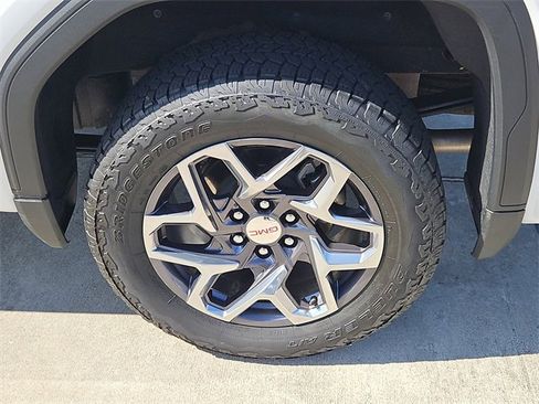 Certified 2025 GMC Sierra 1500 SLT image 14