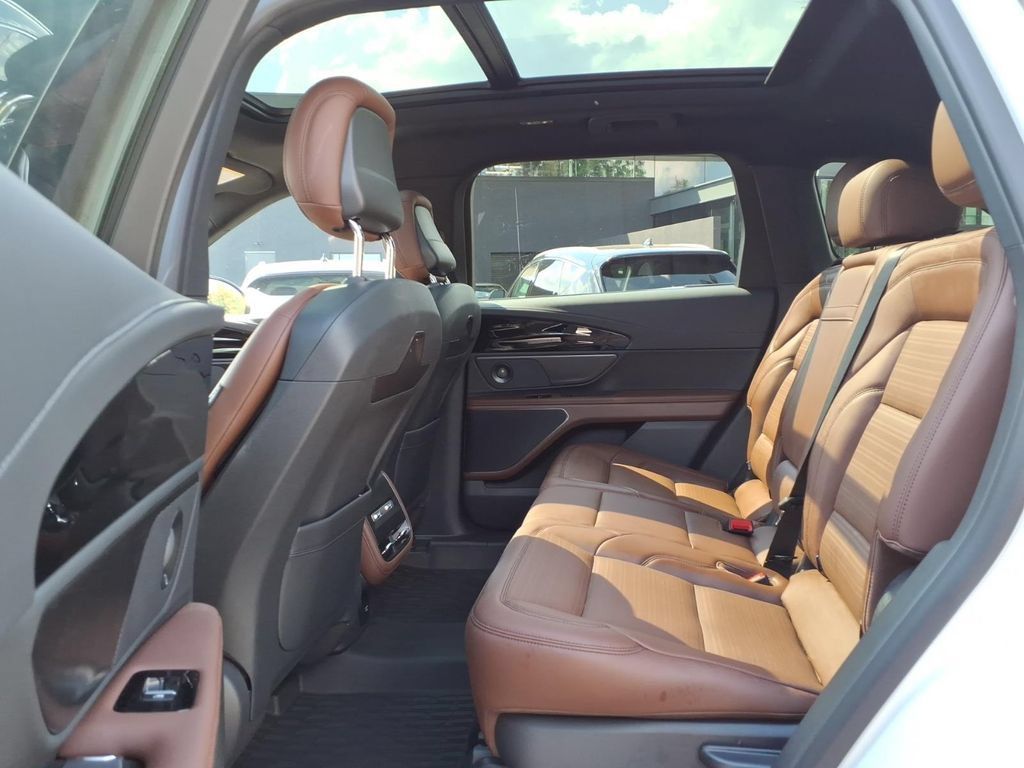 Used 2026 Lincoln Nautilus Reserve AWD/4WD image 11