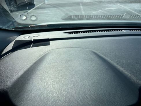 Used 2025 Nissan Versa SV image 33