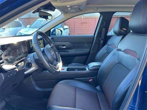 Used 2025 Nissan Kicks SR w/ SR Premium Package image 16