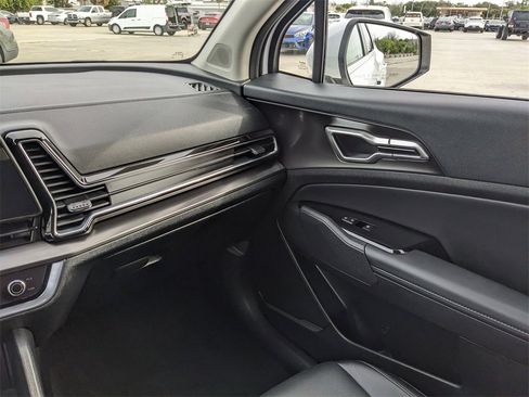 Certified 2025 Kia Sportage EX w/ Premium Package image 19