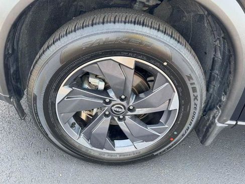 Certified 2025 Nissan Rogue SV FWD image 7