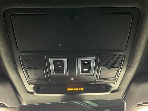 Used 2022 Land Rover Defender 110 X-Dynamic SE image 13