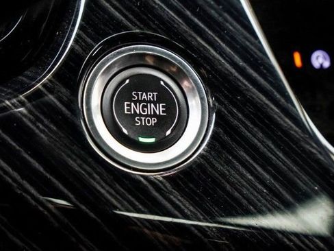 Used 2025 Cadillac XT6 Premium Luxury image 8