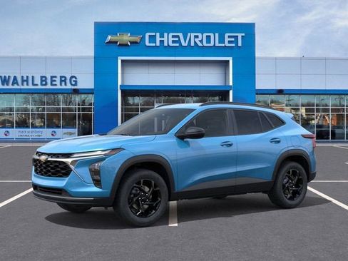 New 2026 Chevrolet Trax LT w/ Driver Confidence Package image 2