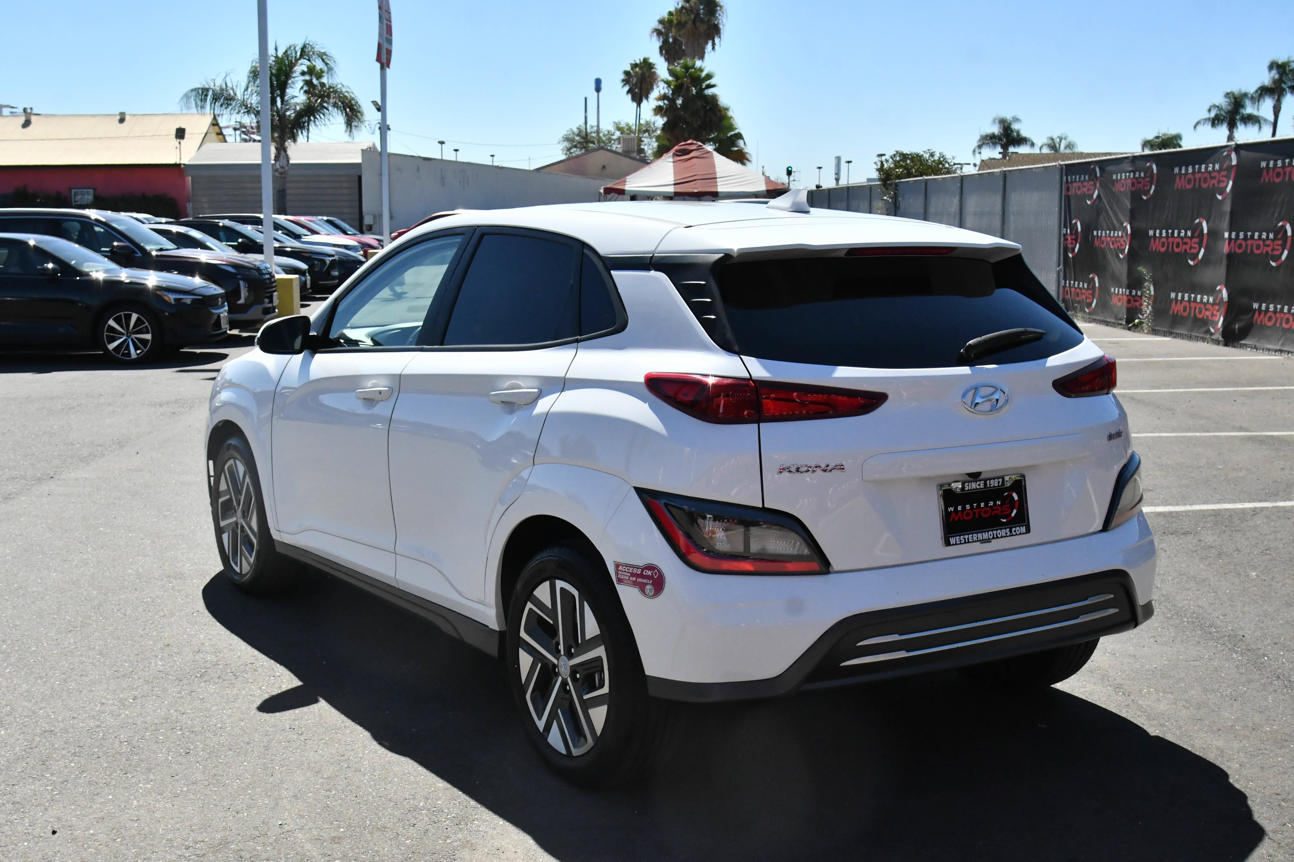 Used 2023 Hyundai Kona SEL w/ Cargo Package FWD image 6