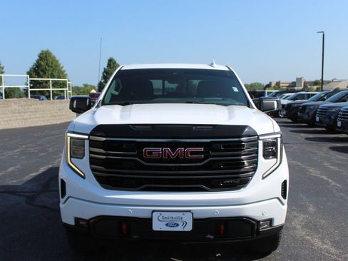 Used 2022 GMC Sierra 1500 AT4 w/ AT4 Premium Package AWD/4WD image 9