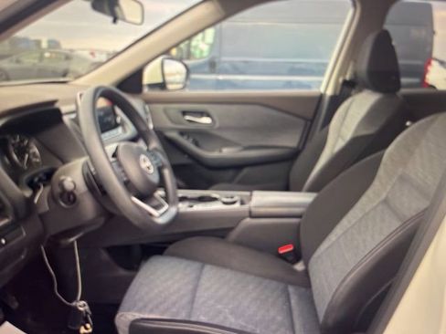 Used 2023 Nissan Rogue SV image 10