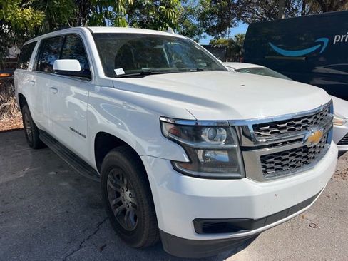 Used 2019 Chevrolet Suburban LT image 3