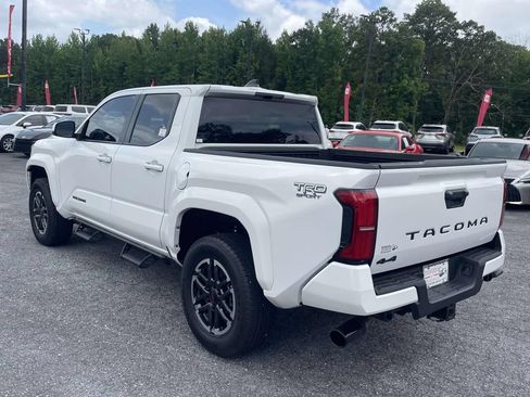 Used 2025 Toyota Tacoma TRD Sport AWD/4WD image 4