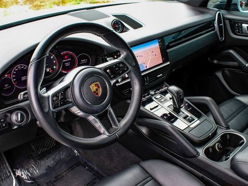 Used 2023 Porsche Cayenne w/ Premium Package AWD/4WD image 15