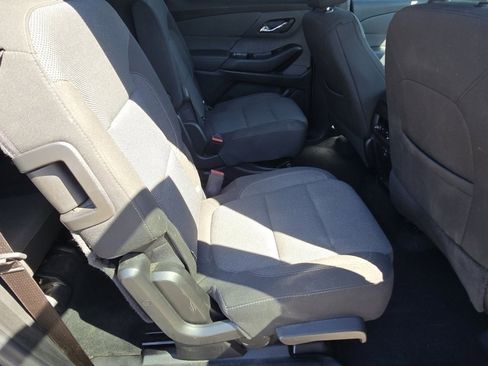 Used 2023 Chevrolet Traverse LT image 16