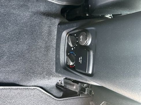 Used 2022 Ford Transit Connect XLT FWD image 7