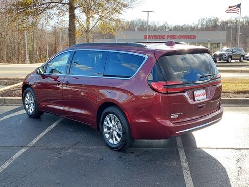 Used 2022 Chrysler Pacifica Touring-L image 15
