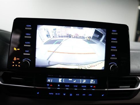 Used 2023 Toyota Sienna XLE image 19