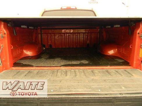 Used 2017 Toyota Tundra Limited w/ Limited Premium Package AWD/4WD image 4