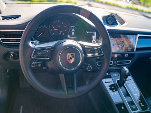 Certified 2026 Porsche Macan AWD/4WD image 13