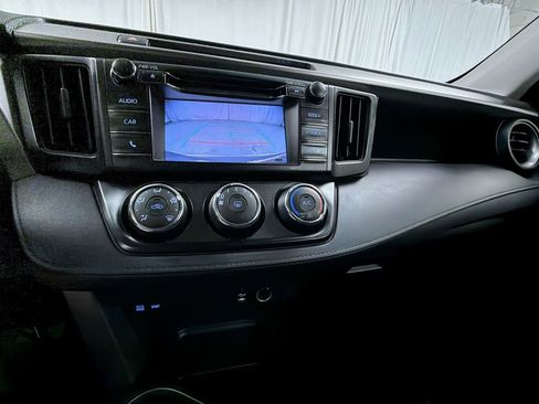 Used 2018 Toyota RAV4 LE w/ Carpet Mat Package AWD/4WD image 14
