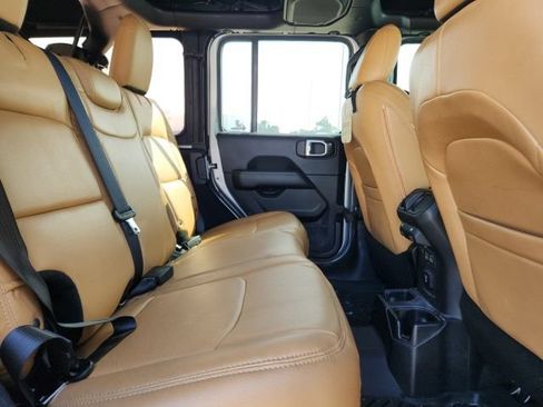Used 2019 Jeep Wrangler Unlimited Sahara AWD/4WD image 18
