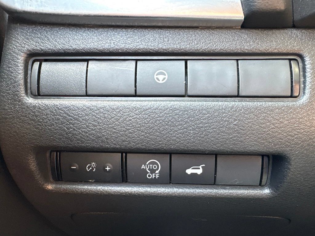 Used 2024 Nissan Rogue SV AWD/4WD image 22