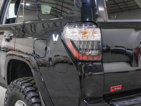 Used 2016 Toyota 4Runner SR5 image 27