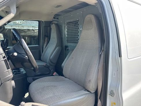 Used 2021 Chevrolet Express 2500 w/ Driver Convenience Package RWD image 8