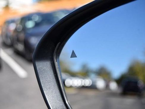 New 2025 Nissan Kicks SR image 10