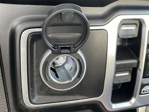 Used 2023 Jeep Wrangler Unlimited Sahara image 38