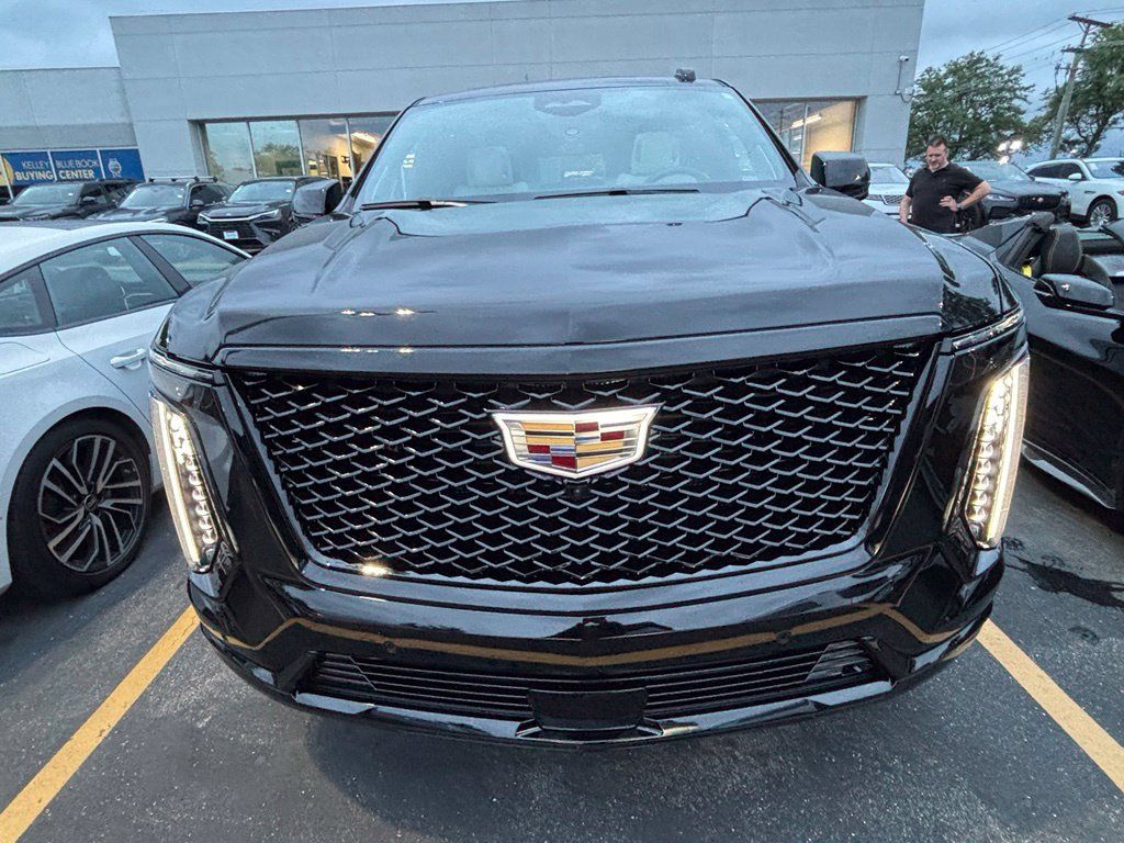 Used 2025 Cadillac Escalade Sport Platinum AWD/4WD image 2