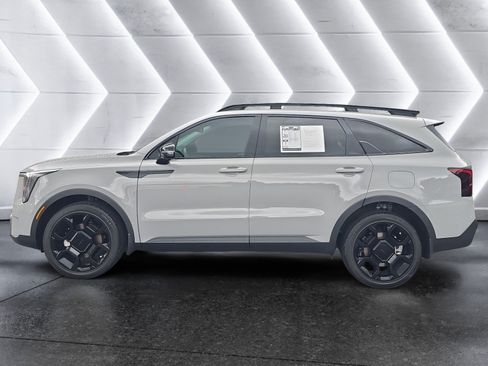 Used 2025 Kia Sorento SX AWD/4WD image 2