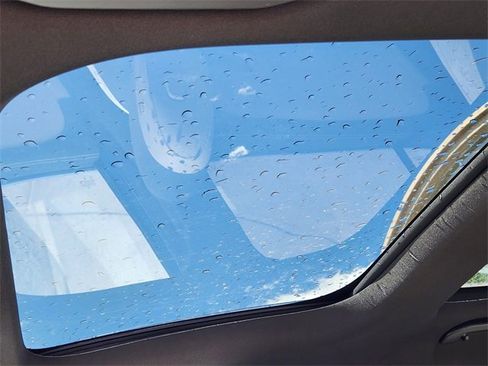 Used 2025 Mercedes-Benz GLB 250 4MATIC image 23