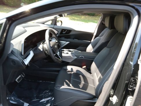 Used 2025 Cadillac Optiq Luxury 1 AWD/4WD image 10