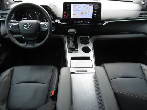 Certified 2024 Toyota Sienna XLE Woodland Edition AWD/4WD image 36