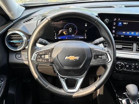 Used 2024 Chevrolet Trax LT w/ Driver Confidence Package FWD image 17