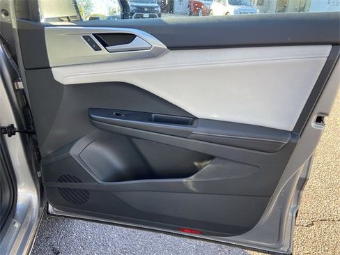 Used 2025 Volkswagen Taos SE image 28