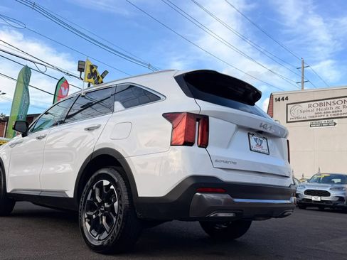 Used 2024 Kia Sorento S AWD/4WD image 8