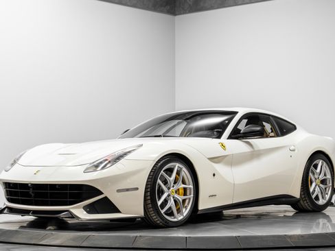 Used 2015 Ferrari F12 Berlinetta image 2