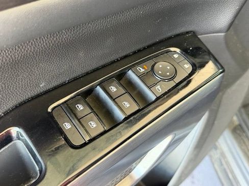 Used 2023 Nissan Pathfinder SL AWD/4WD image 13