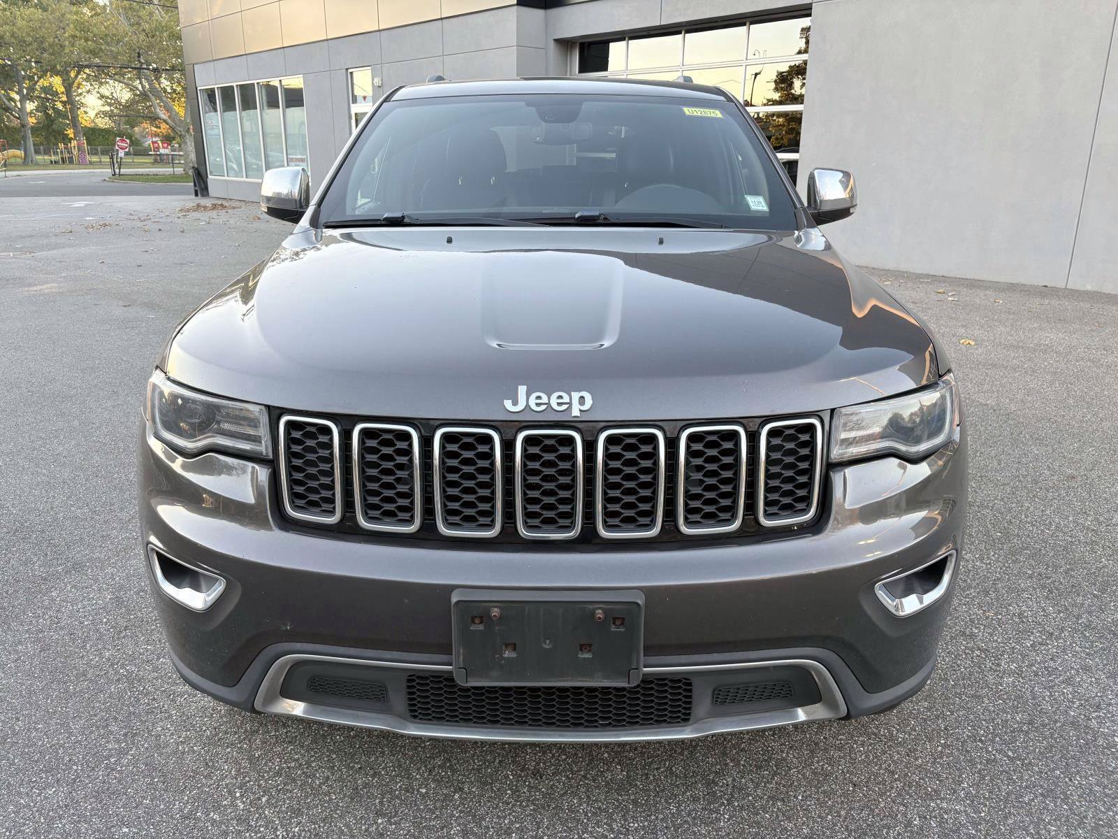 Used 2019 Jeep Grand Cherokee Limited w/ Luxury Group II AWD/4WD image 2