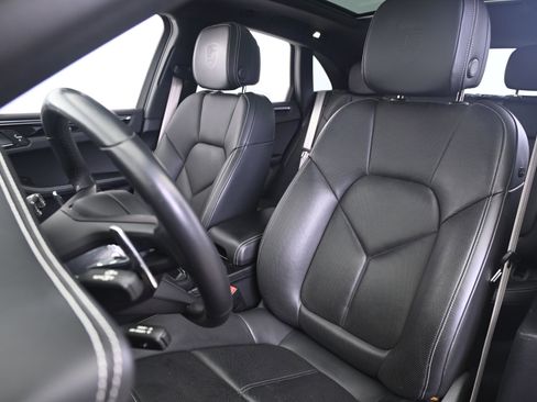 Certified 2023 Porsche Macan Turbo AWD/4WD image 30