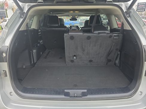 Used 2022 Toyota Highlander XLE AWD/4WD image 22
