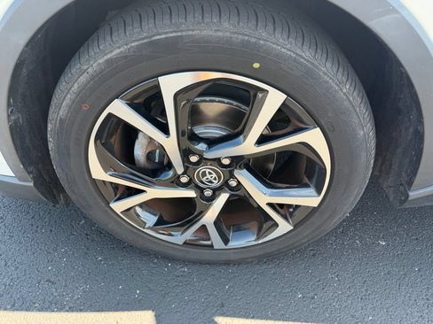 Used 2019 Toyota C-HR Limited FWD image 10