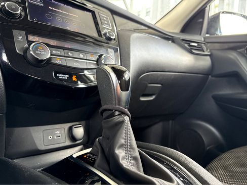 Used 2022 Nissan Rogue Sport SV image 13