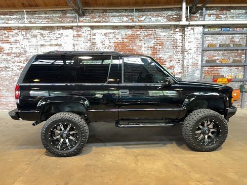 Used 1995 GMC Yukon SLE image 2