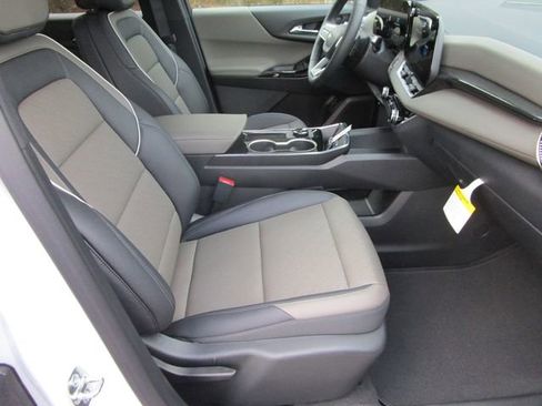 New 2026 Chevrolet Equinox LT w/ Convenience Package II FWD image 26