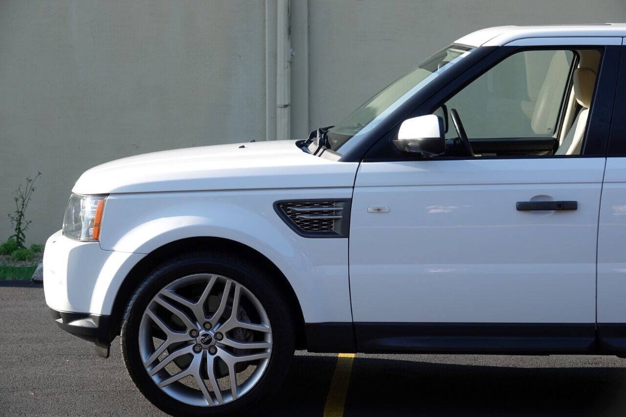 Used 2011 Land Rover Range Rover Sport Supercharged AWD/4WD image 12