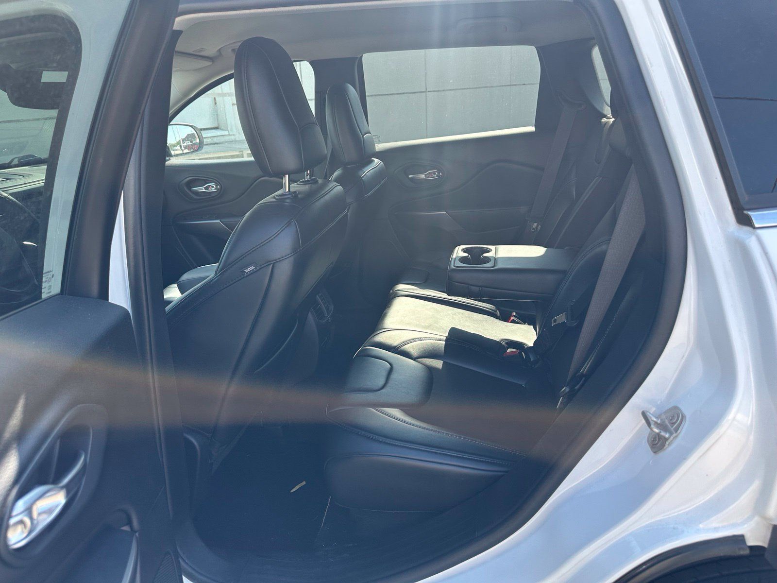 Used 2019 Jeep Cherokee Latitude Plus w/ Comfort/Convenience Group FWD image 12